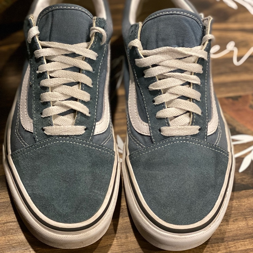 Blue suede low VANS